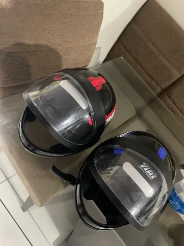 2 capacetes mesmo a d 2 meses d uso