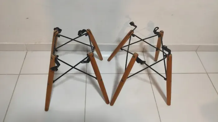 Pes de cadeira Charles Eames