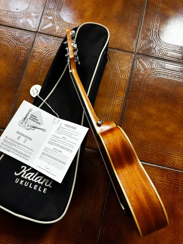 Ukulele Kalani seminovo, usado apenas 1 vez.
