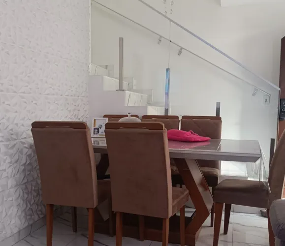 Vende mesa 190 cm, com 6 cadeiras e tampão de vidro