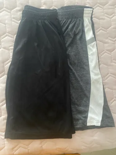 Kit com 2 bermudas importadas novas