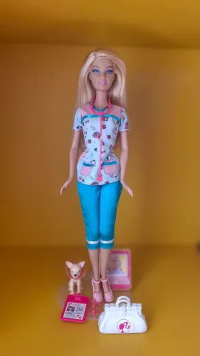 BONECA BARBIE VETERINÁRIA PET VET 2011