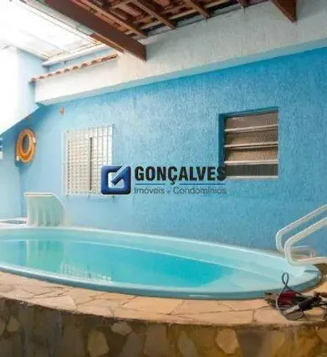 Casa para Aluguel no Rudge Ramos (3 suítes) com Piscina e Churrasqueira | 7 vagas