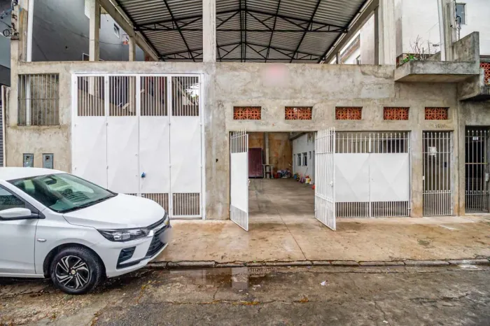 Galpão na Rua Cirilo Machado, 110 140 m²
