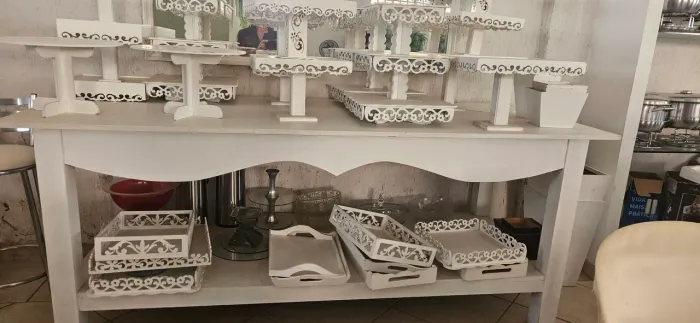Vende mesa branca + peças brancas 