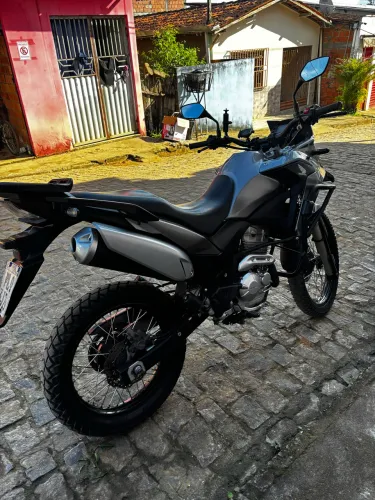 Vendo uma linda Xre 300, conservada segundo dono.