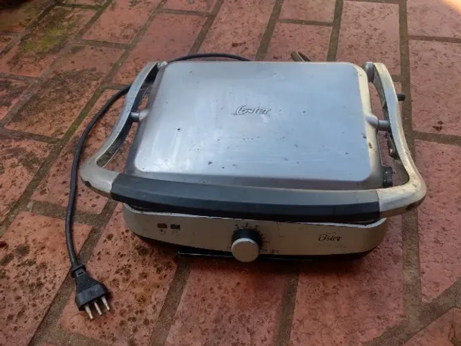 Grill elétrico Oster
