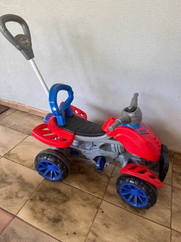 Vendo quadriciclo homem aranha