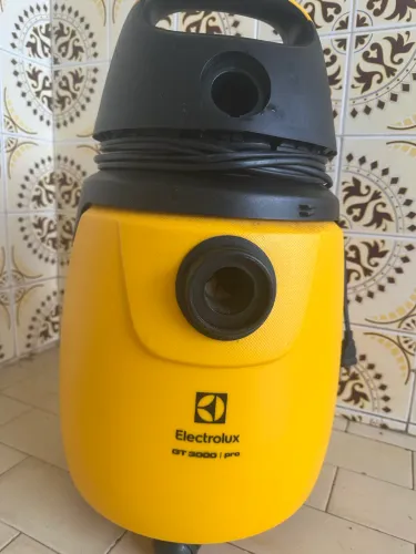 Aspirador de pó e água 