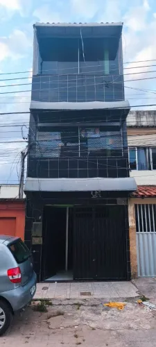 Aluga-se apartamento no terrio, a 5 minutos da praia