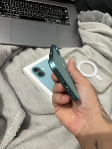 Vendo iPhone 16 128gb