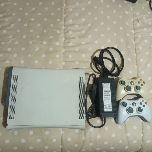 Vende xbox 360 fat completo 