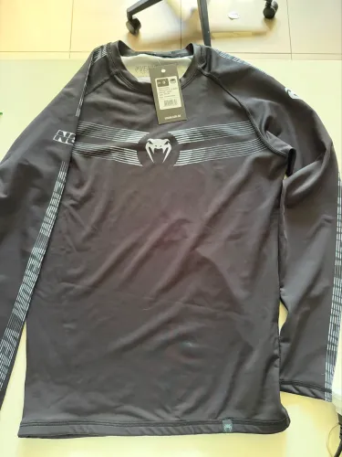 Blusa VENUM original