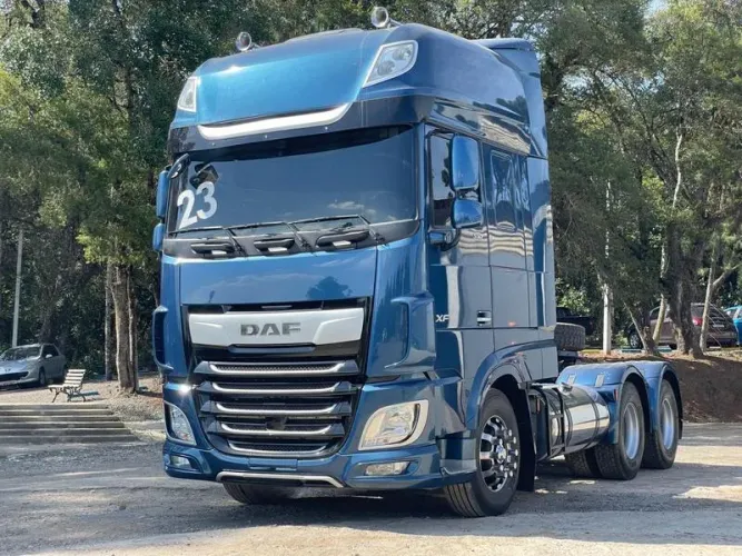 DAF XF 530 6X4 ANO 2023 EURO 6 TETO ALTO - COM 259 MIL KM - BELICHE - ASSISTENTE DE FAIXA 