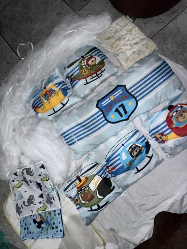 Kit de berço, dois mosqueteiros, um trocador, um travesseiro e duas naninhas