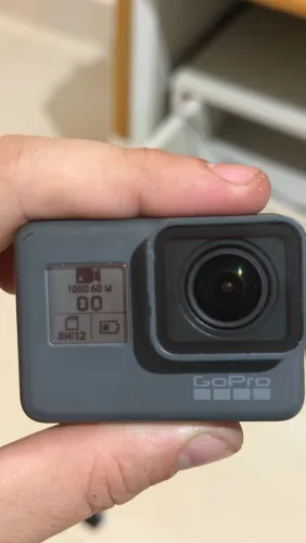 Gopro Hero 5 com bastão de Selfie e cartão de 128 GB