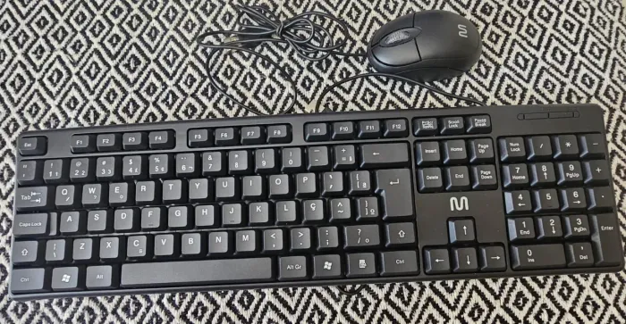 Teclado númerico e mouse com fio