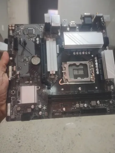 Vendo uma placa mãe gigabyte