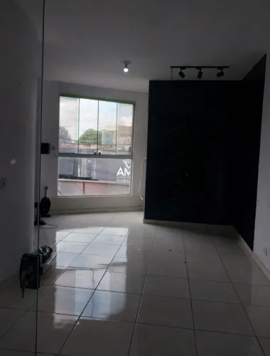 Aluga-se sala comercial na avenida Bernardo Sayão