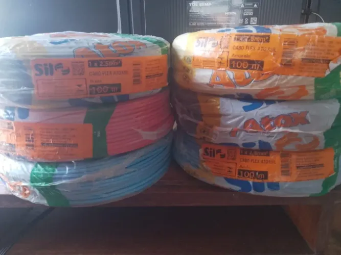 Vendo 6 peças de Cabo 2.5mm 2ptos,2 azul,1amarelo e vermelho.