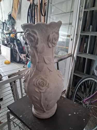 vendo um vaso de gesso