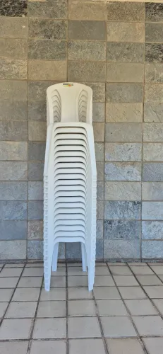 Cadeiras de plástico 