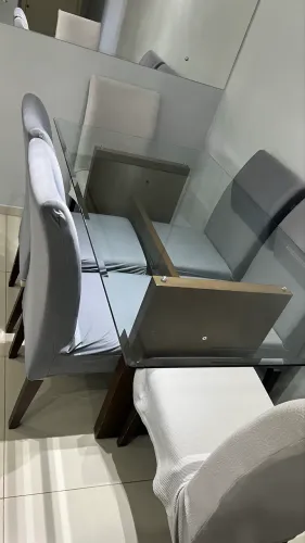 Mesa com 6 cadeiras