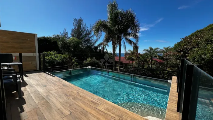 Belo apartamento em condomínio fechado com 4 suítes e vista panorâmica para o mar, bairro