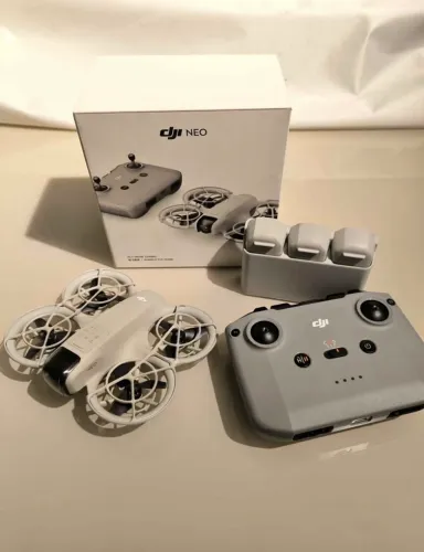 DJI Neo Fly More Combo (Kit Completo)