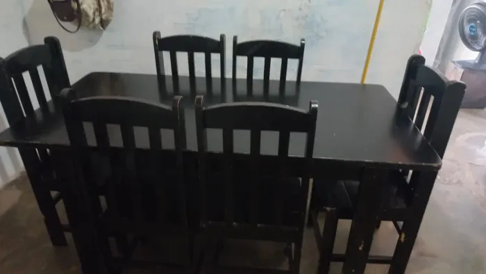 Mesa com 6 cadeiras