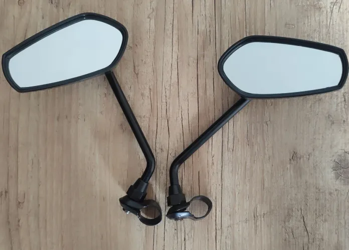 Vende-se par de espelho retrovisor para moto ou bike.