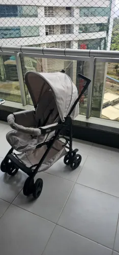 Carrinho e bebê confort