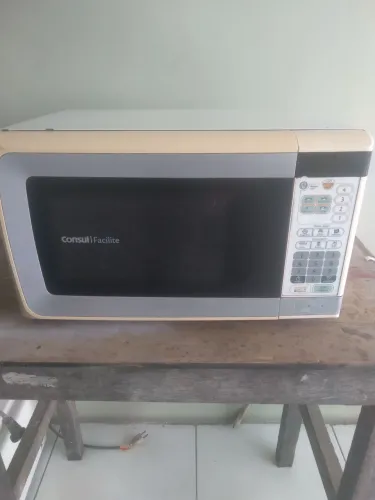 Micro-ondas cônsul facilite 20L em bom estado funcionando normalmente 