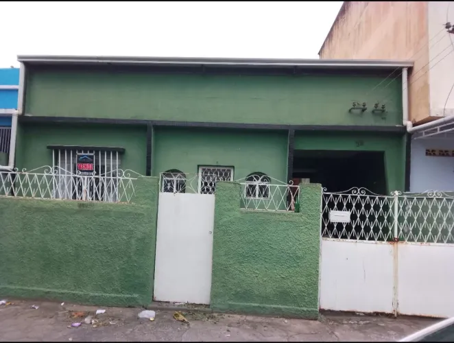 VENDO CASA EM GUADALUPE ESQUINA COM A RUA MARCOS DE MACEDO PERTO DO COMÉRCIO