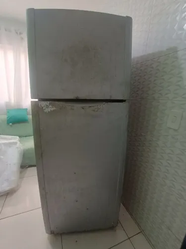 Geladeira antiga para vender logo