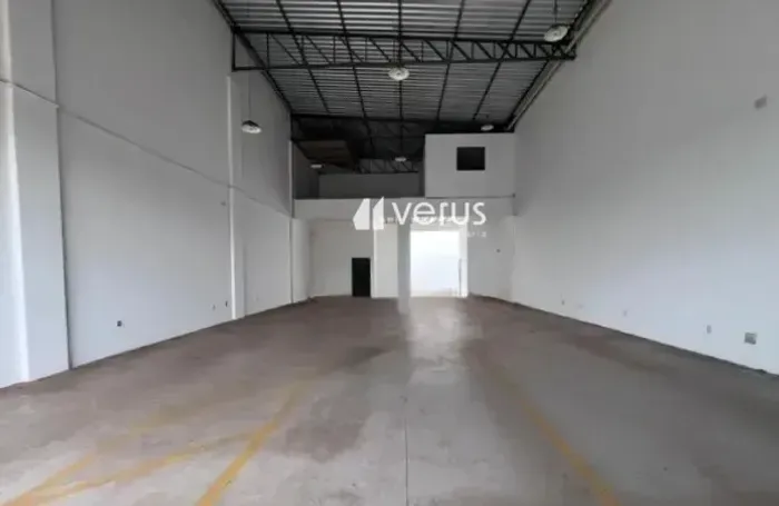 Imóvel para aluguel tem 200 metros quadrados em Nossa Senhora das Graças - Uberlândia - MG