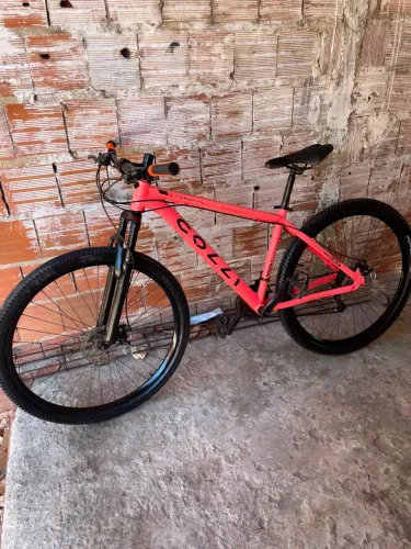 Bicicleta Colli Toronto aro 29, usada e em bom estado. Freio a disco, suspensão dianteira