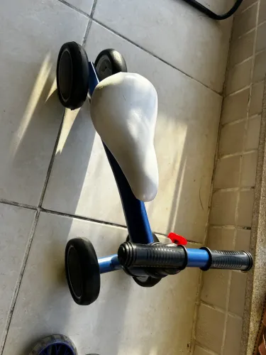 Bicicleta de equilíbrio para bebê de um ano