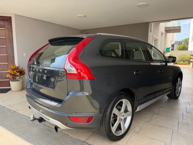 Volvo XC 60 T-5 R-design 2.0 FWD 5P 2013