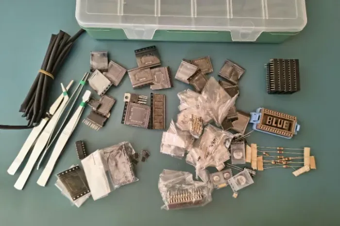 KIT COMPONENTES E FERRAMENTAS PARA CONSERTO DE MÓDULOS VEICULARES