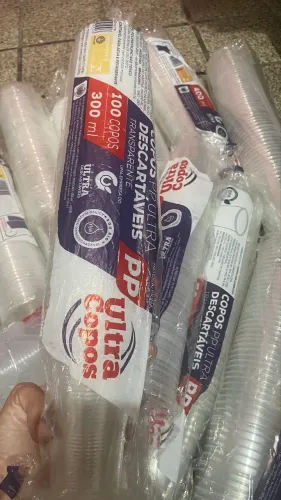 VENDOS COPOS DESCARTÁVEIS PELA METADE DO PREÇO 500,400 e 300Ml