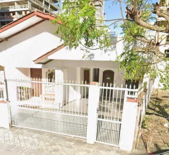 Troco Casa no bairro Morretes por Apto no bairro Meia Praia
