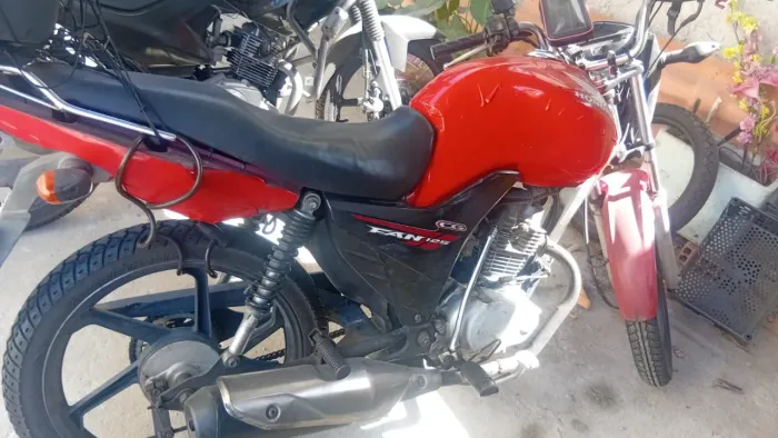 Moto 100% boa