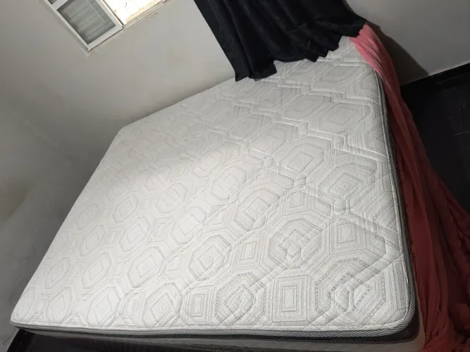 Cama box casal 11 mês de uso