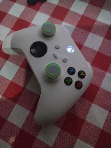 Vende controle de xbox series s semi novo