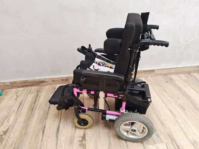 Cadeira de Rodas motorizada E4 - Ortobras<br>Fabricante: Ortobras