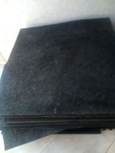 VENDO 40placas piso usado emborrachado  1X1m com 20mm espessura.Ideal p academias 