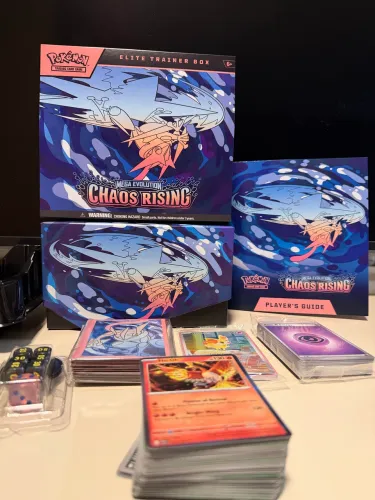 ETB Americana Pokémon Caos Ascendente completa