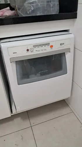 Lava-Louças Brastemp Ative! 8 Serviços 127V - Modelo BLF08ABANA - Muito Conservada