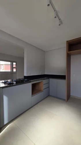 Apartamento de 3 quartos com sacada - Totalmente reformado - Setor Oeste